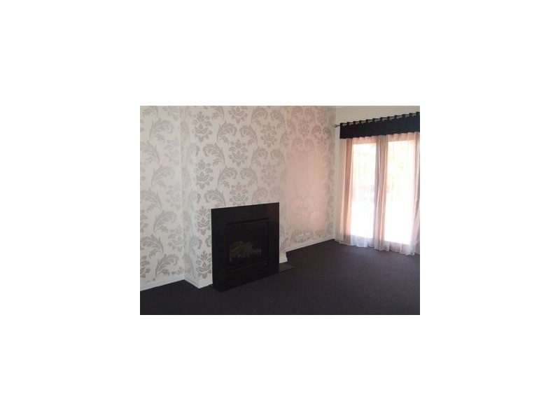 8 Wild Cherry Ave, Pakenham VIC 3810