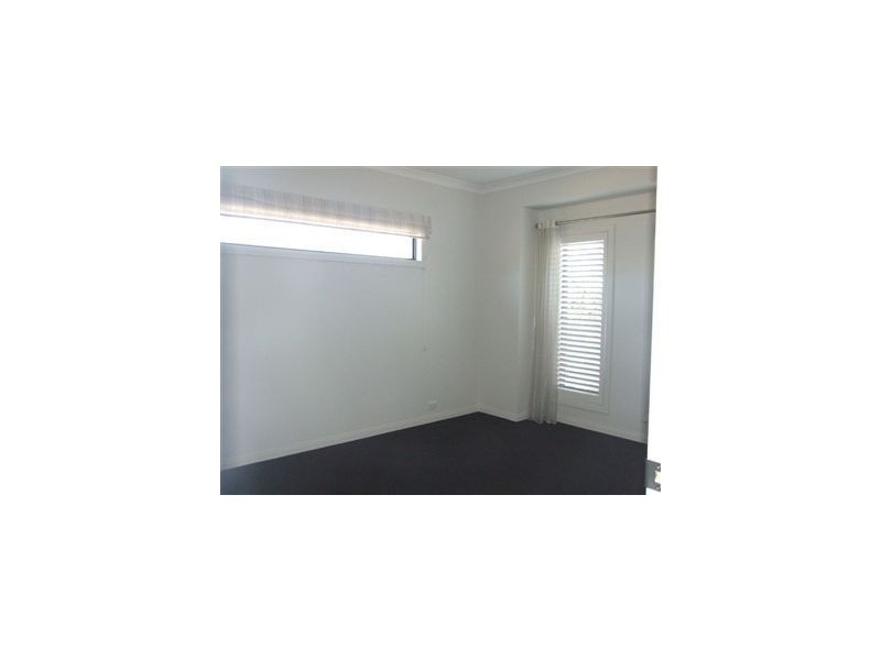 8 Wild Cherry Ave, Pakenham VIC 3810