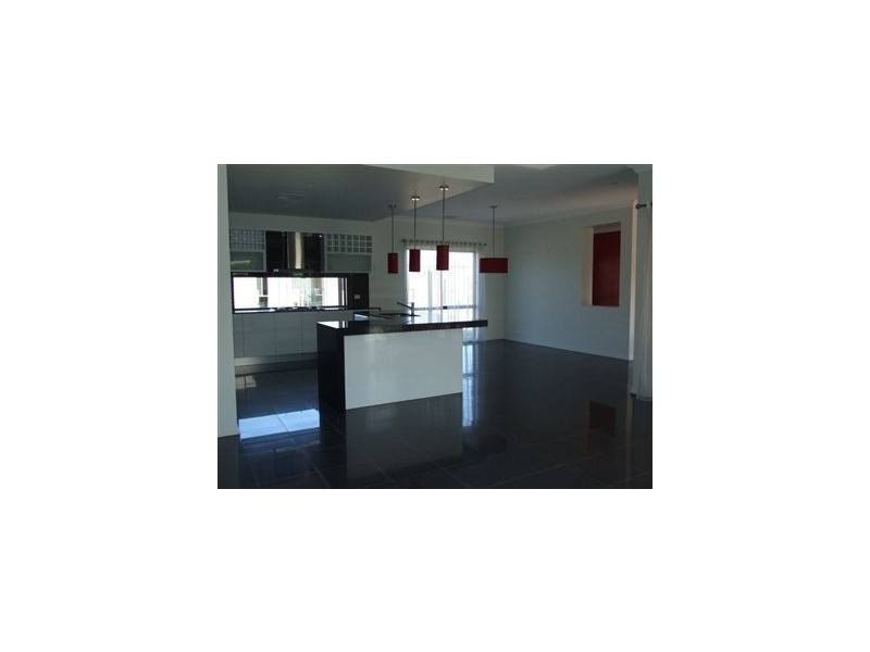 8 Wild Cherry Ave, Pakenham VIC 3810