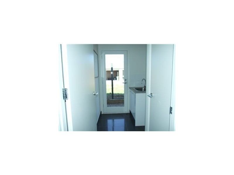 8 Wild Cherry Ave, Pakenham VIC 3810