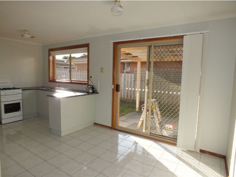 1/2 Lorraine Court, Pakenham VIC 3810