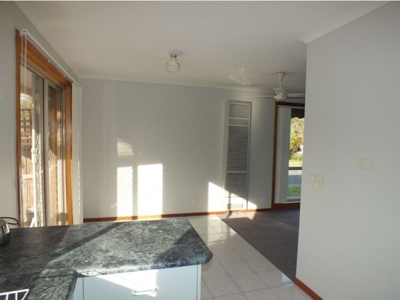 1/2 Lorraine Court, Pakenham VIC 3810