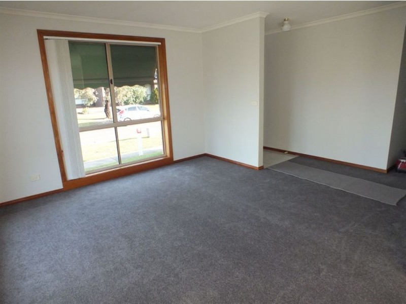 1/2 Lorraine Court, Pakenham VIC 3810