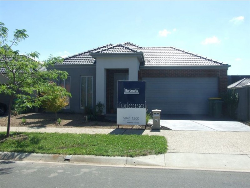 4 Petrel Cct, Pakenham VIC 3810