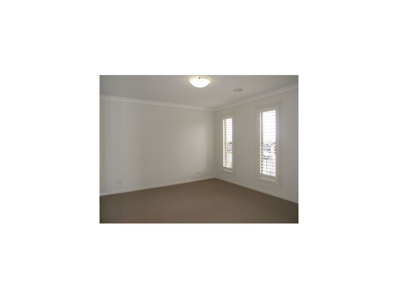 16 Lucerne Cct, Pakenham VIC 3810