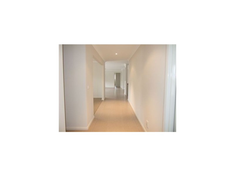 16 Lucerne Cct, Pakenham VIC 3810