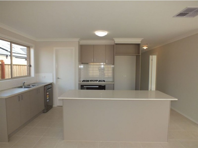 5 Weebill Way, Pakenham VIC 3810