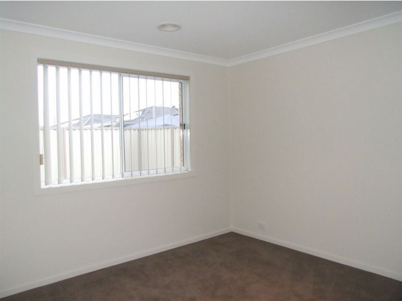 15 Debra Avenue, Pakenham VIC 3810