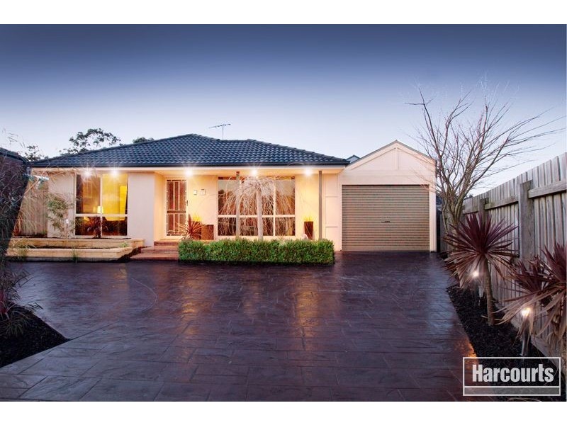 8 Shetland Court, Pakenham VIC 3810