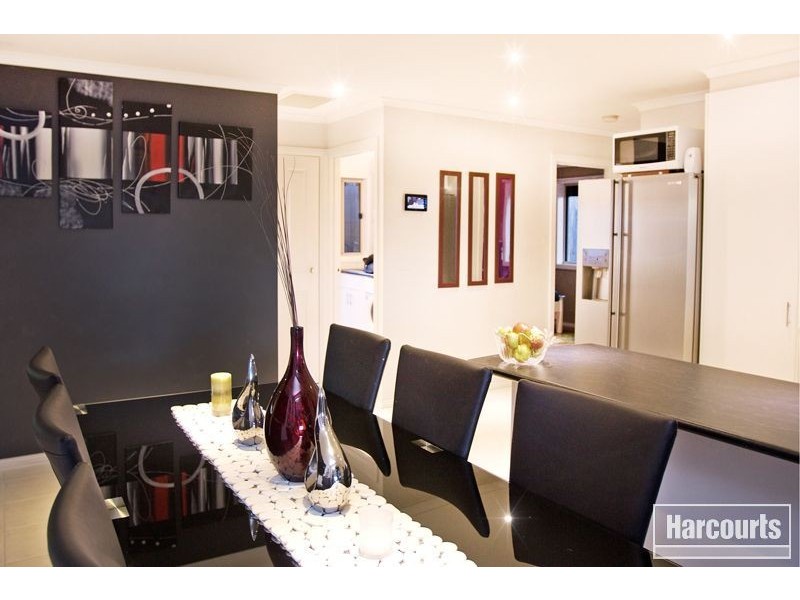 8 Shetland Court, Pakenham VIC 3810