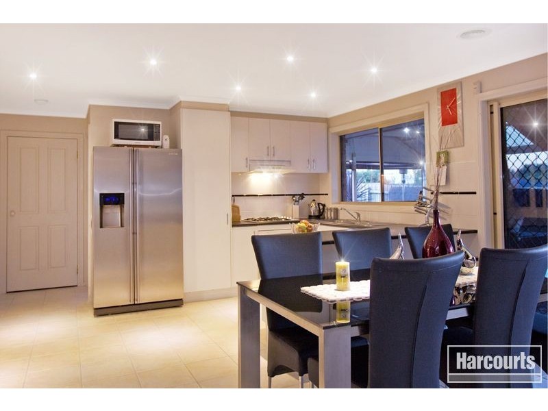 8 Shetland Court, Pakenham VIC 3810