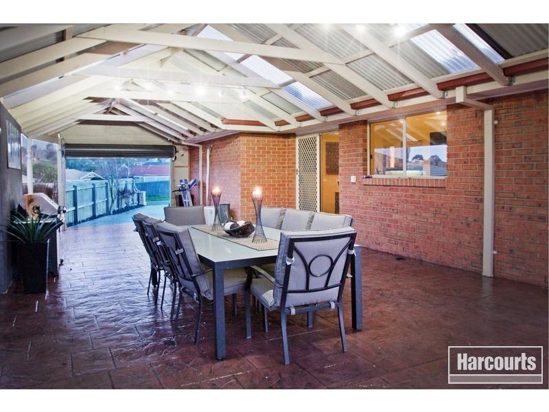 8 Shetland Court, Pakenham VIC 3810