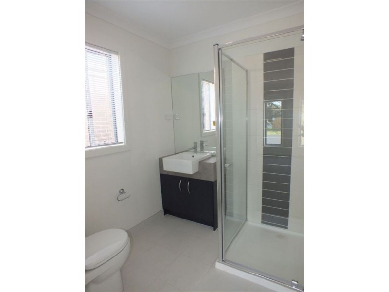 84 Fallingwater Drive, Pakenham VIC 3810