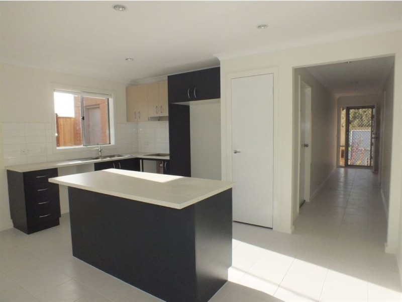 84 Fallingwater Drive, Pakenham VIC 3810