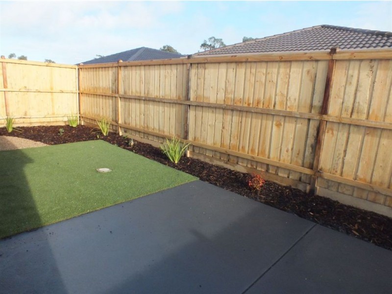 84 Fallingwater Drive, Pakenham VIC 3810