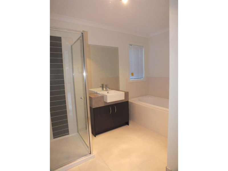 84 Fallingwater Drive, Pakenham VIC 3810