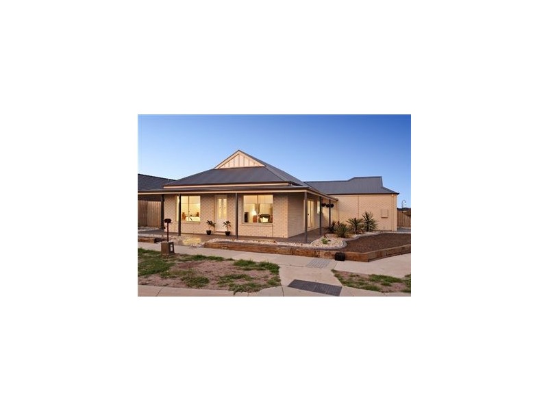 47 Sandalwood Drive, Pakenham VIC 3810