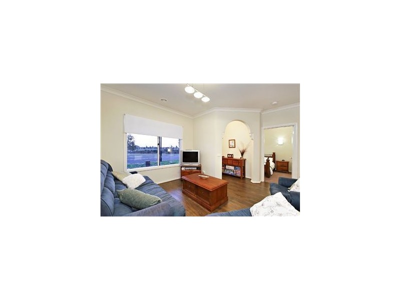 47 Sandalwood Drive, Pakenham VIC 3810