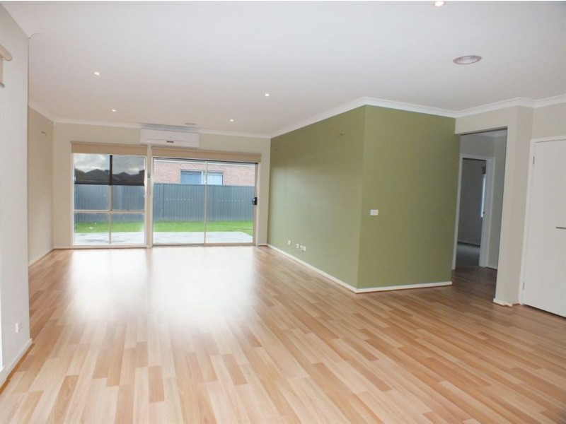28 Darwin Way, Pakenham VIC 3810