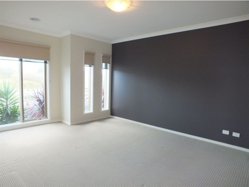 28 Darwin Way, Pakenham VIC 3810
