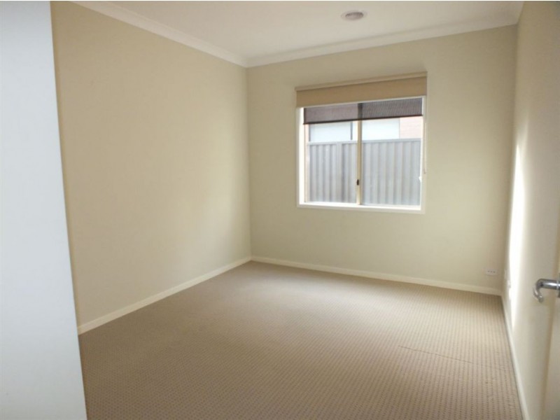 28 Darwin Way, Pakenham VIC 3810