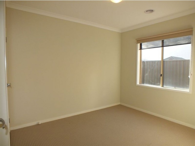 28 Darwin Way, Pakenham VIC 3810