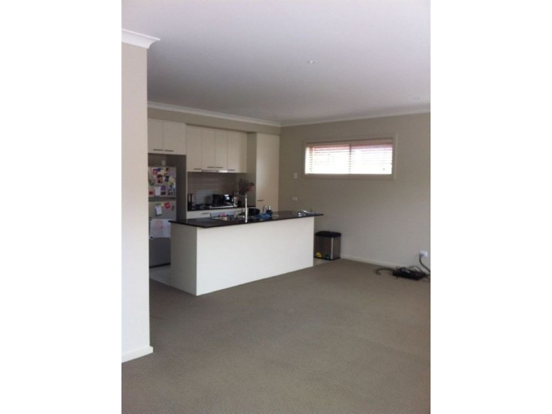 8 McGarvie Crescent, Pakenham VIC 3810