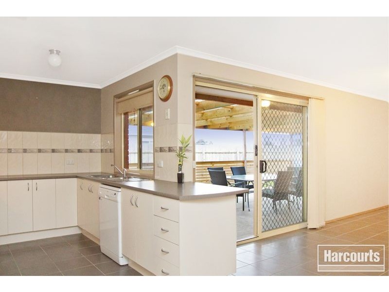 24 Natanya Drive, Pakenham VIC 3810