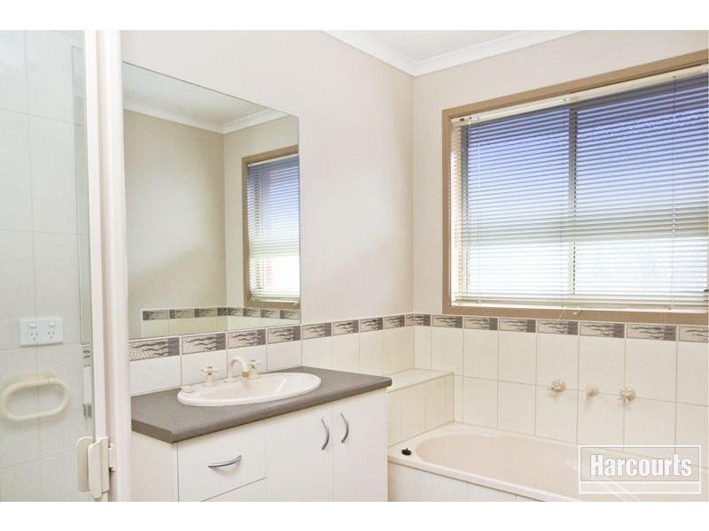 24 Natanya Drive, Pakenham VIC 3810