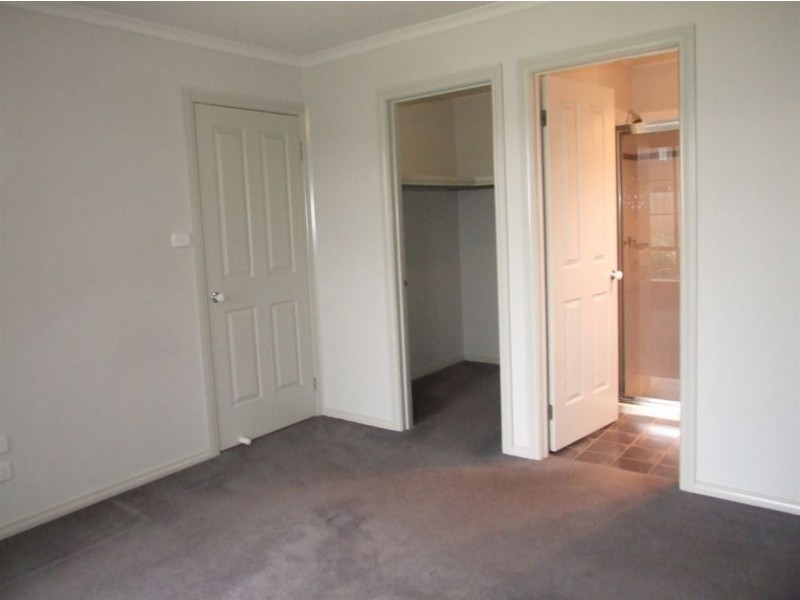 9 Azalea Avenue, Pakenham VIC 3810