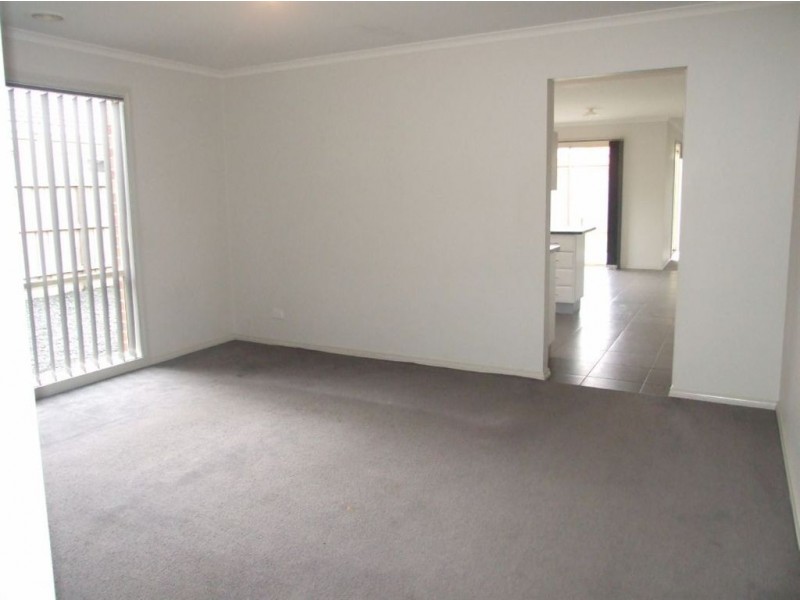 9 Azalea Avenue, Pakenham VIC 3810