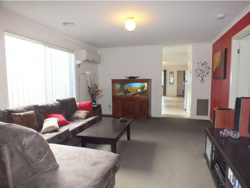 70 Pommel Street, Pakenham VIC 3810