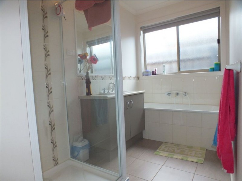 70 Pommel Street, Pakenham VIC 3810