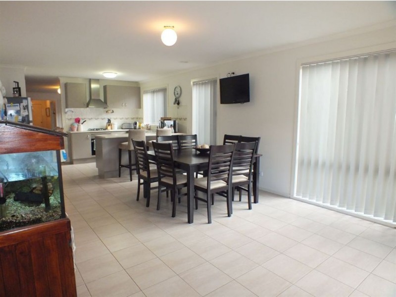 70 Pommel Street, Pakenham VIC 3810