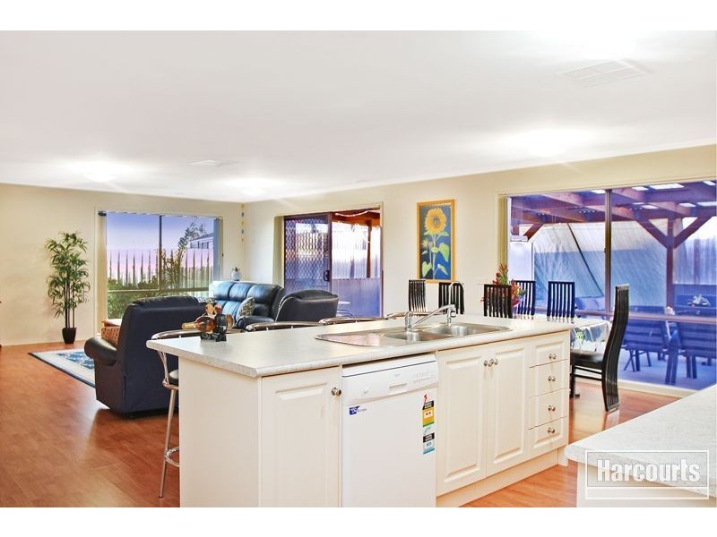 15 Thornbill Circuit, Pakenham VIC 3810