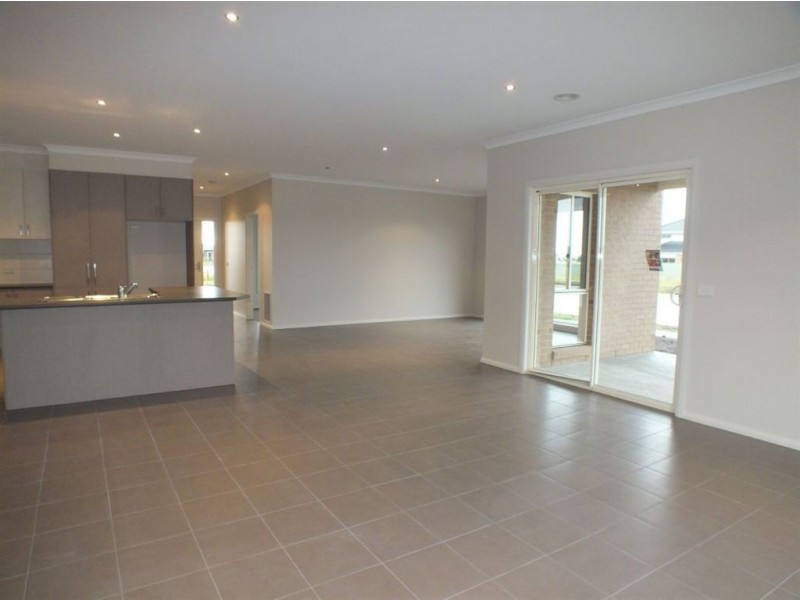 5 Ivy Leaf Road, Pakenham VIC 3810