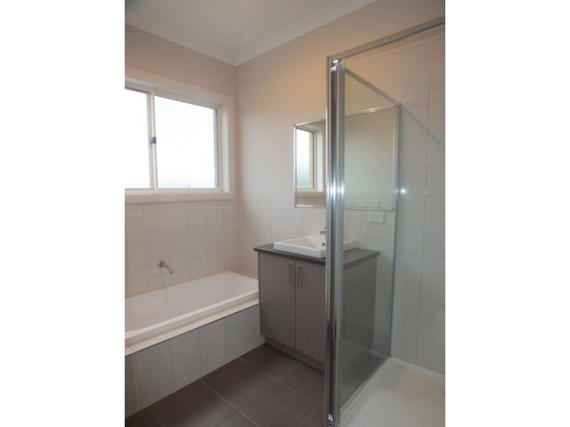 5 Ivy Leaf Road, Pakenham VIC 3810