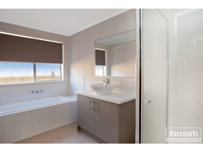 27 Stanhope Place, Pakenham VIC 3810