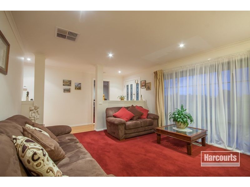 9 McCaffrey Rise, Pakenham VIC 3810
