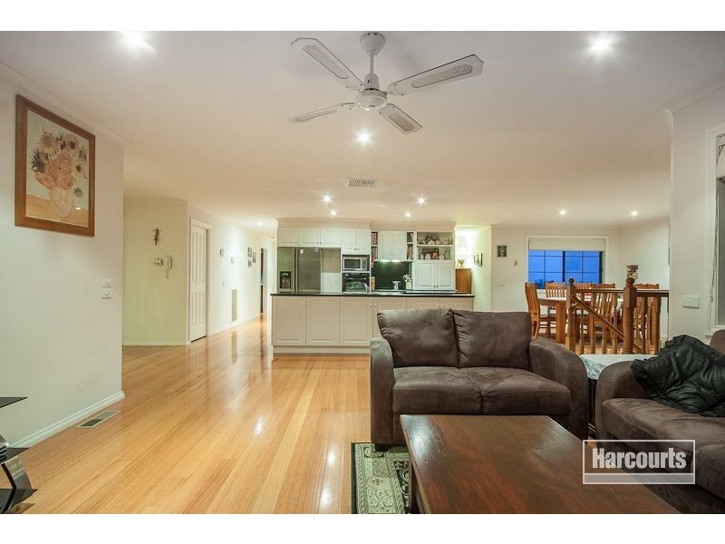 9 McCaffrey Rise, Pakenham VIC 3810