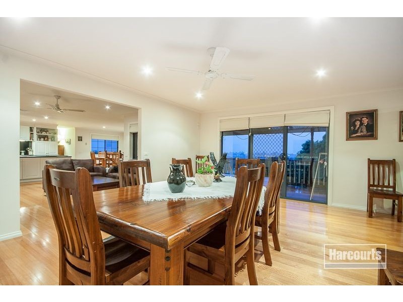 9 McCaffrey Rise, Pakenham VIC 3810