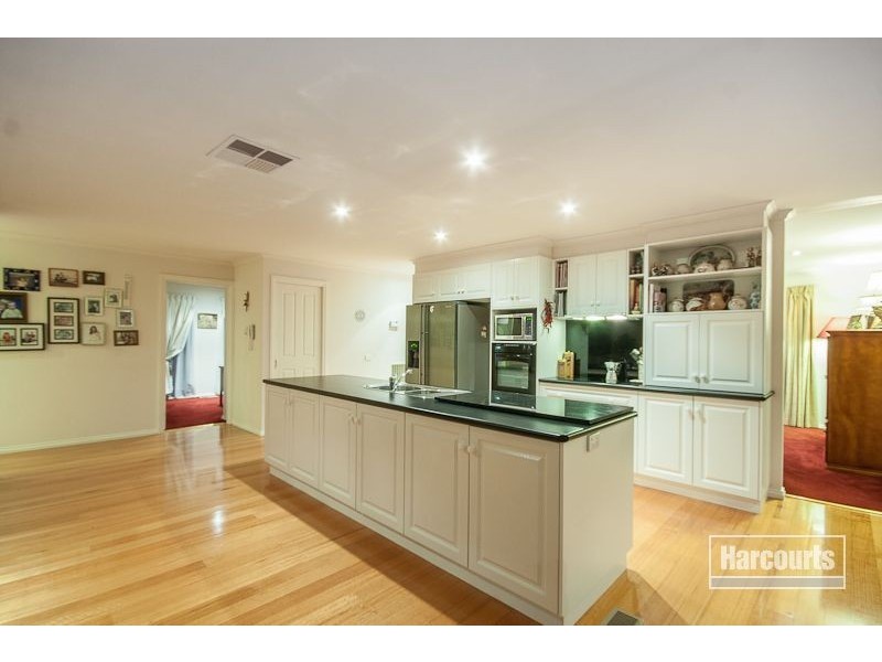 9 McCaffrey Rise, Pakenham VIC 3810