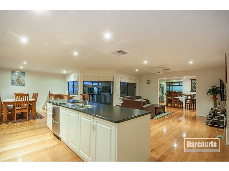 9 McCaffrey Rise, Pakenham VIC 3810