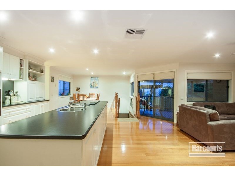 9 McCaffrey Rise, Pakenham VIC 3810