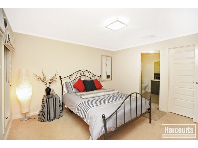 15 Michigan Grange, Pakenham VIC 3810