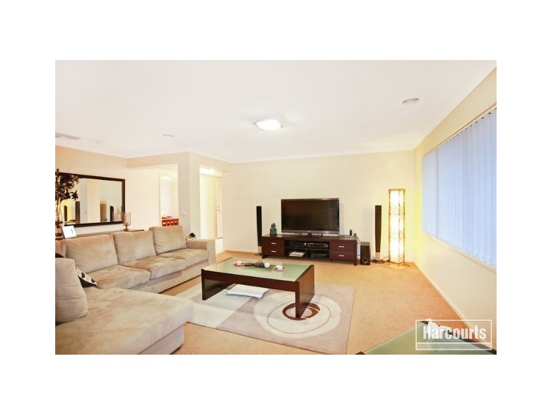 9 Honeyeater Way, Pakenham VIC 3810