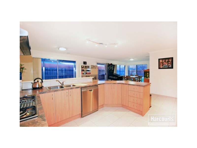 9 Honeyeater Way, Pakenham VIC 3810