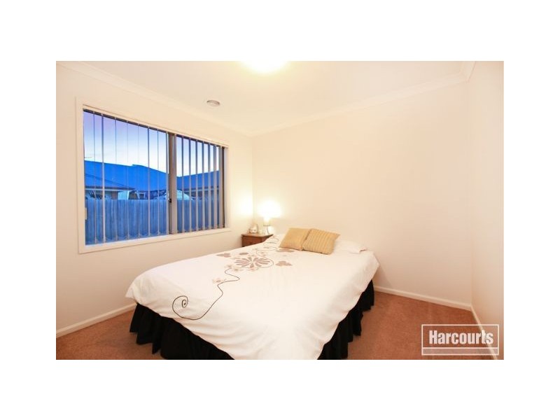 9 Honeyeater Way, Pakenham VIC 3810