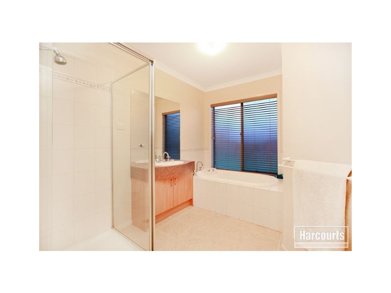 9 Honeyeater Way, Pakenham VIC 3810