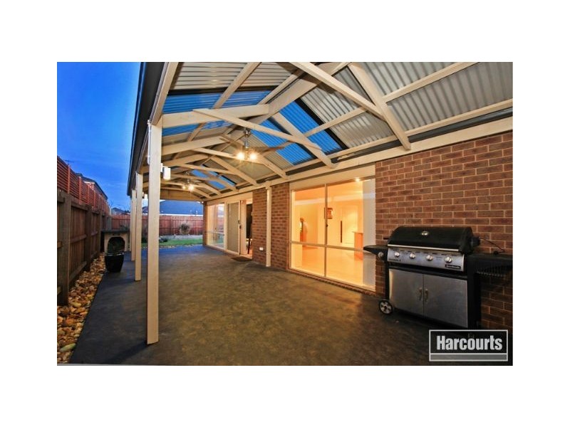 9 Honeyeater Way, Pakenham VIC 3810